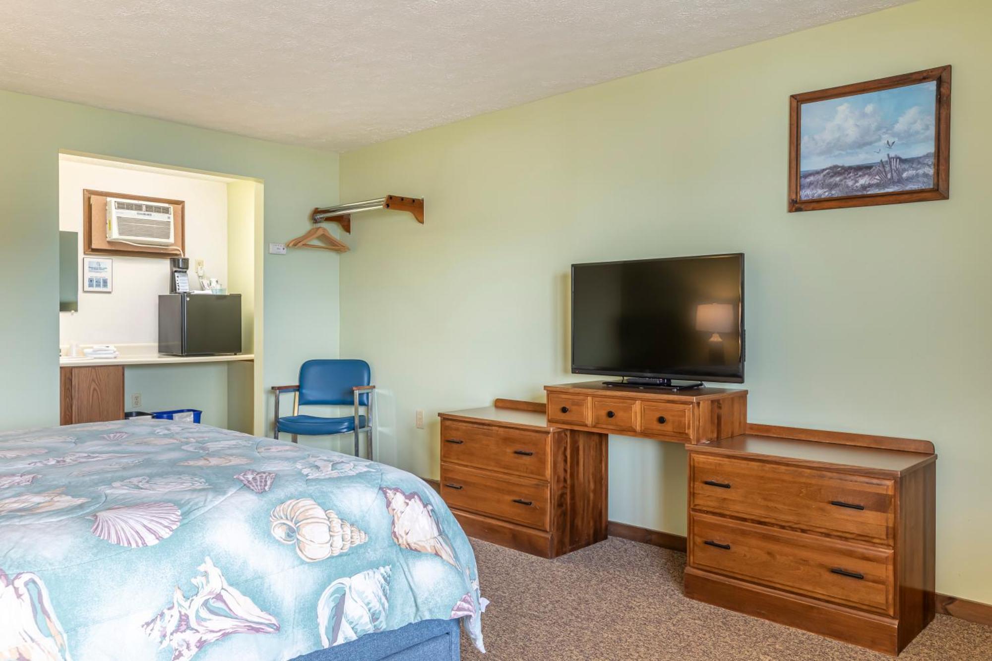 Between The Beaches & Villager 3* York