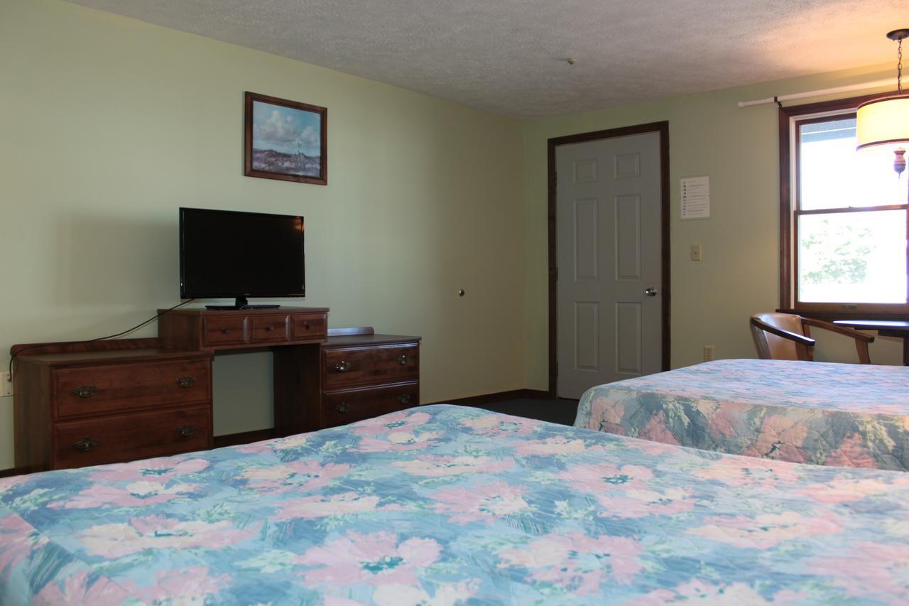 Inn Between The Beaches & Villager Motel 3*