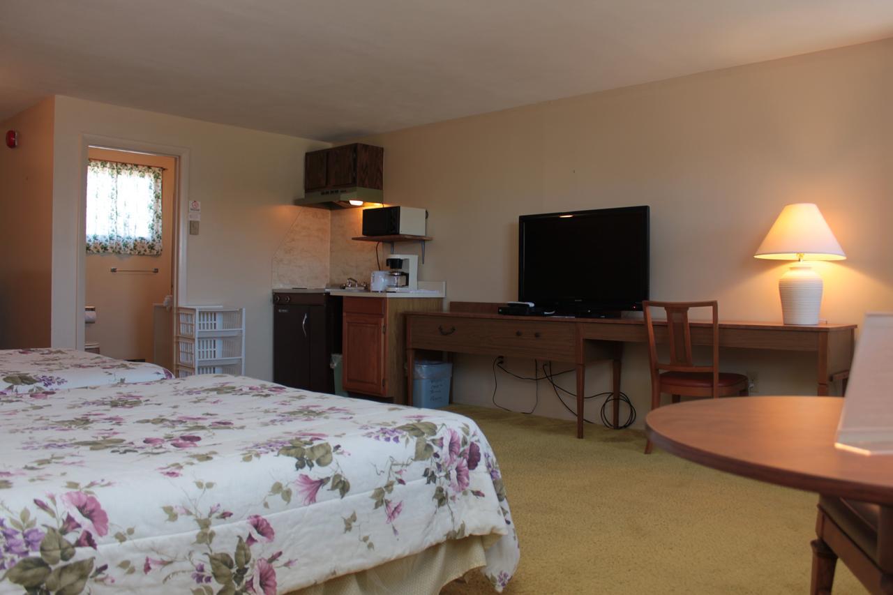 Inn Between The Beaches & Villager Motel