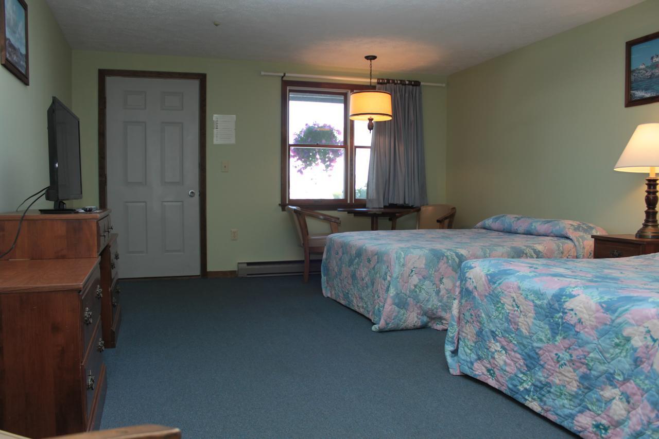 Inn Between The Beaches & Villager 3* York