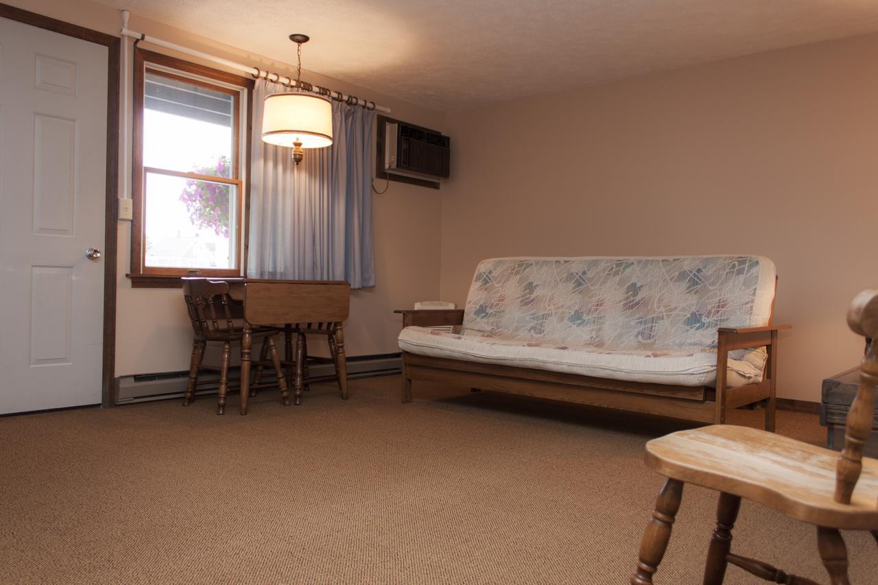 Inn Between The Beaches & Villager Motel