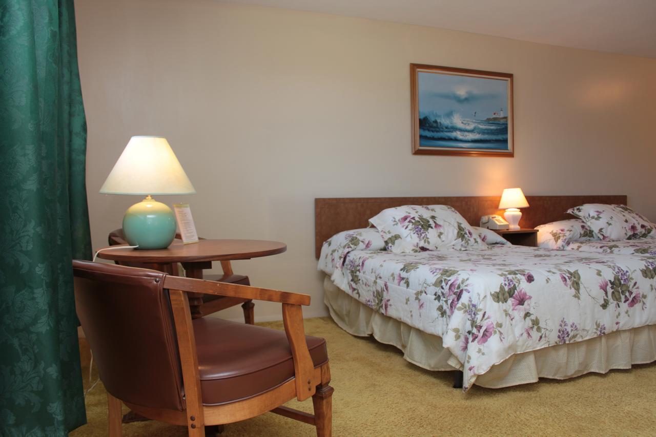 Inn Between The Beaches & Villager Motel York