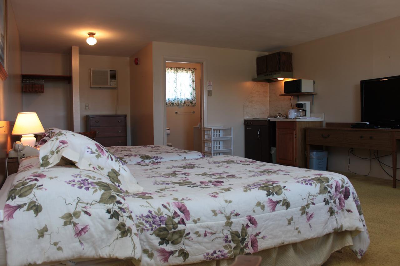 Inn Between The Beaches & Villager Motel York