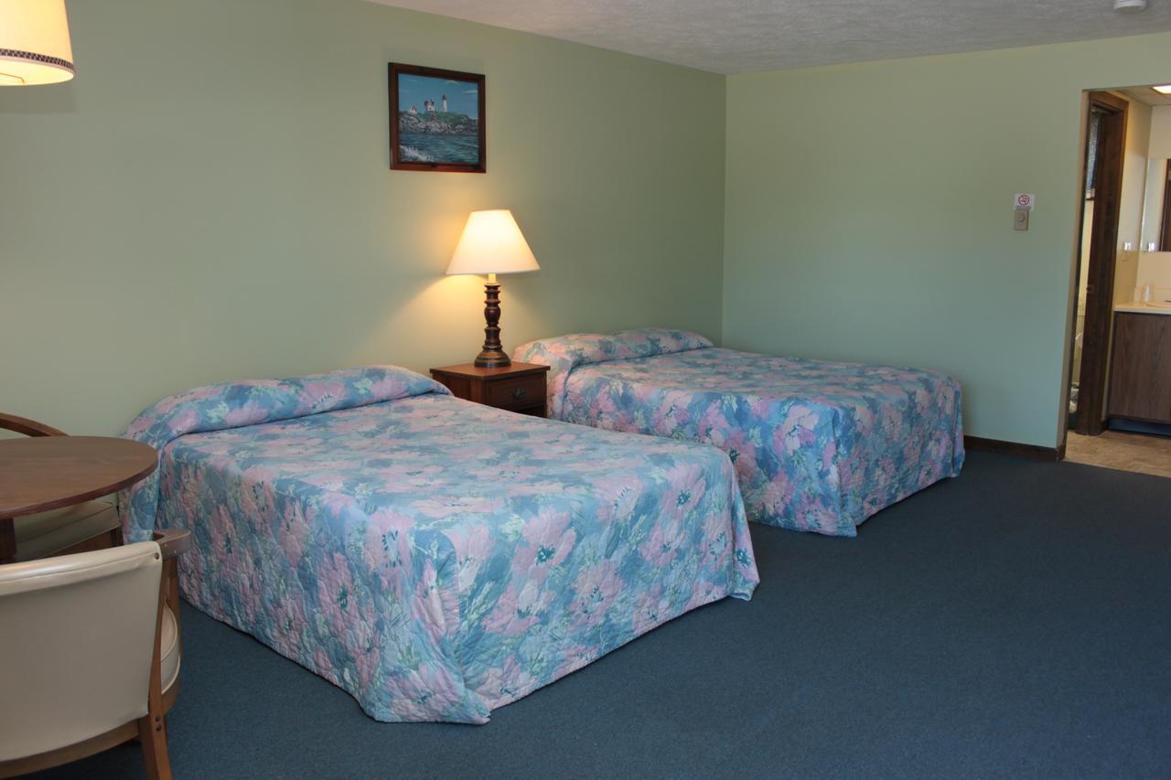 Inn Between The Beaches & Villager Motel York