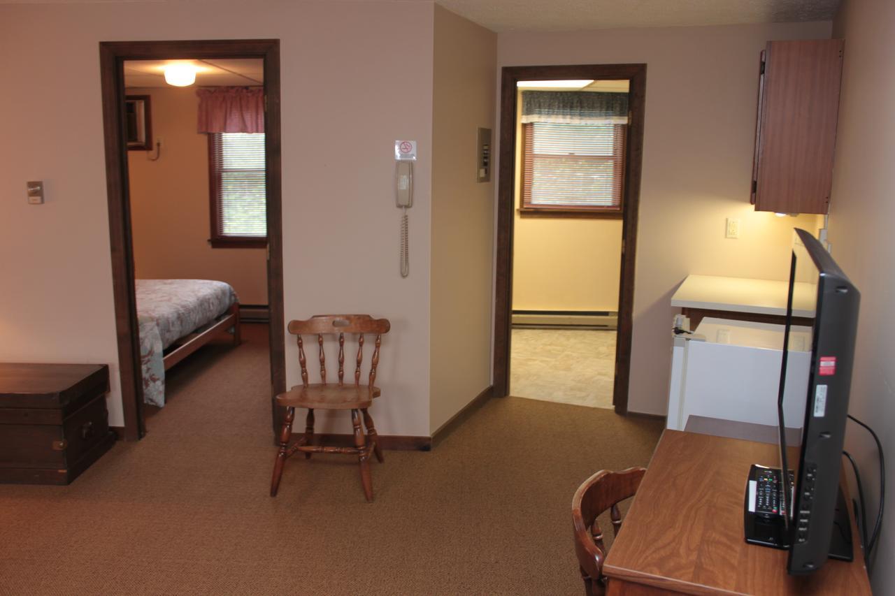 Motel Inn Between The Beaches & Villager