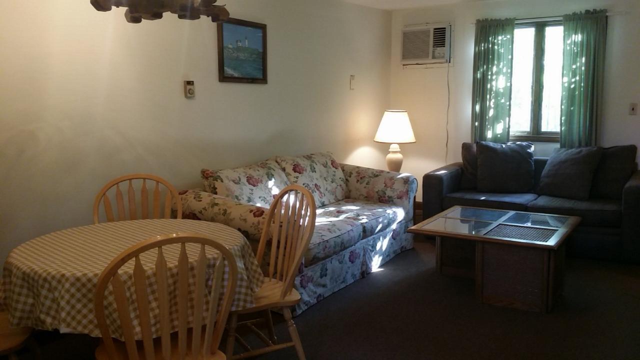 Inn Between The Beaches & Villager Motel York