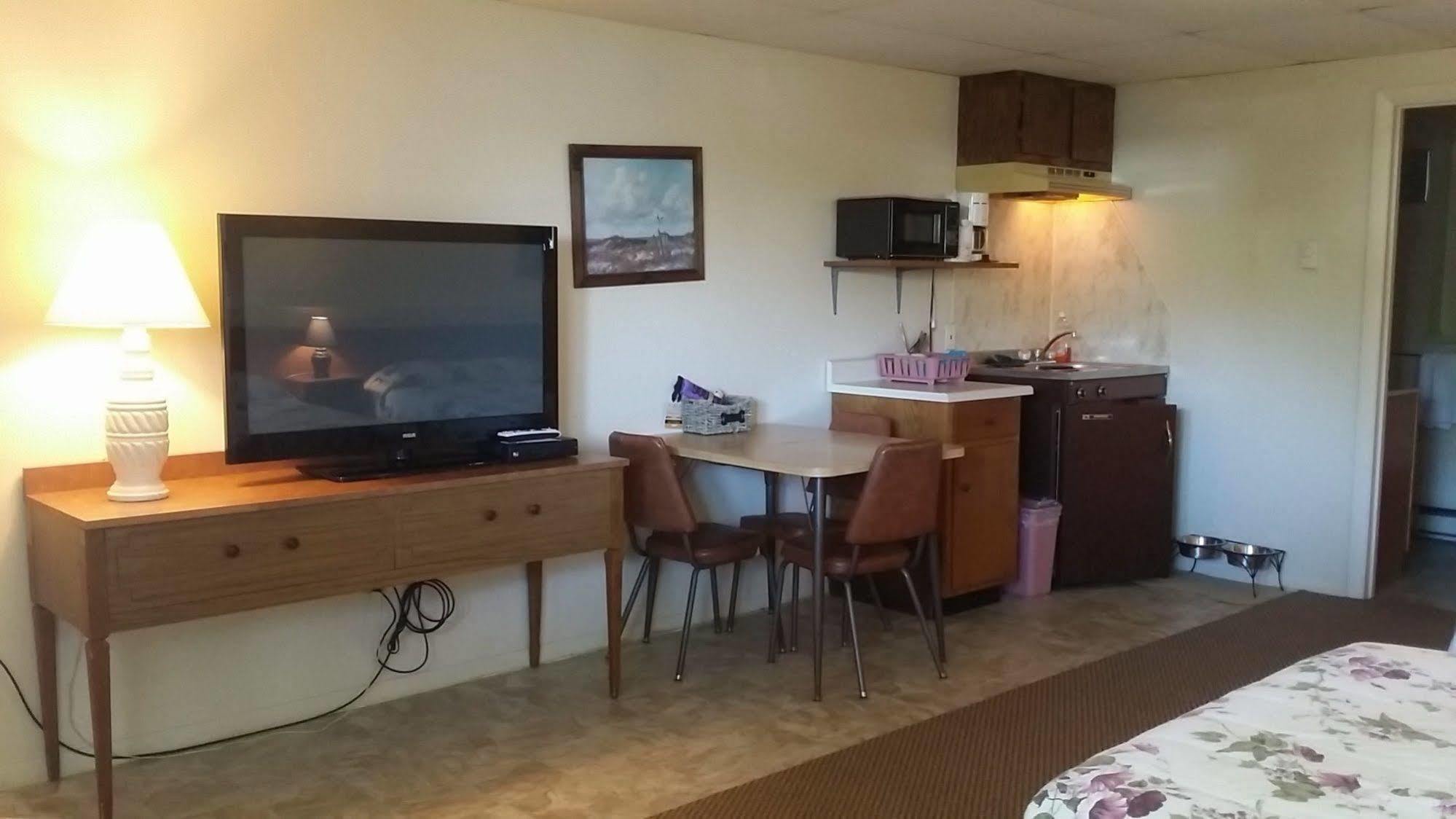 Motel Inn Between The Beaches & Villager 3*